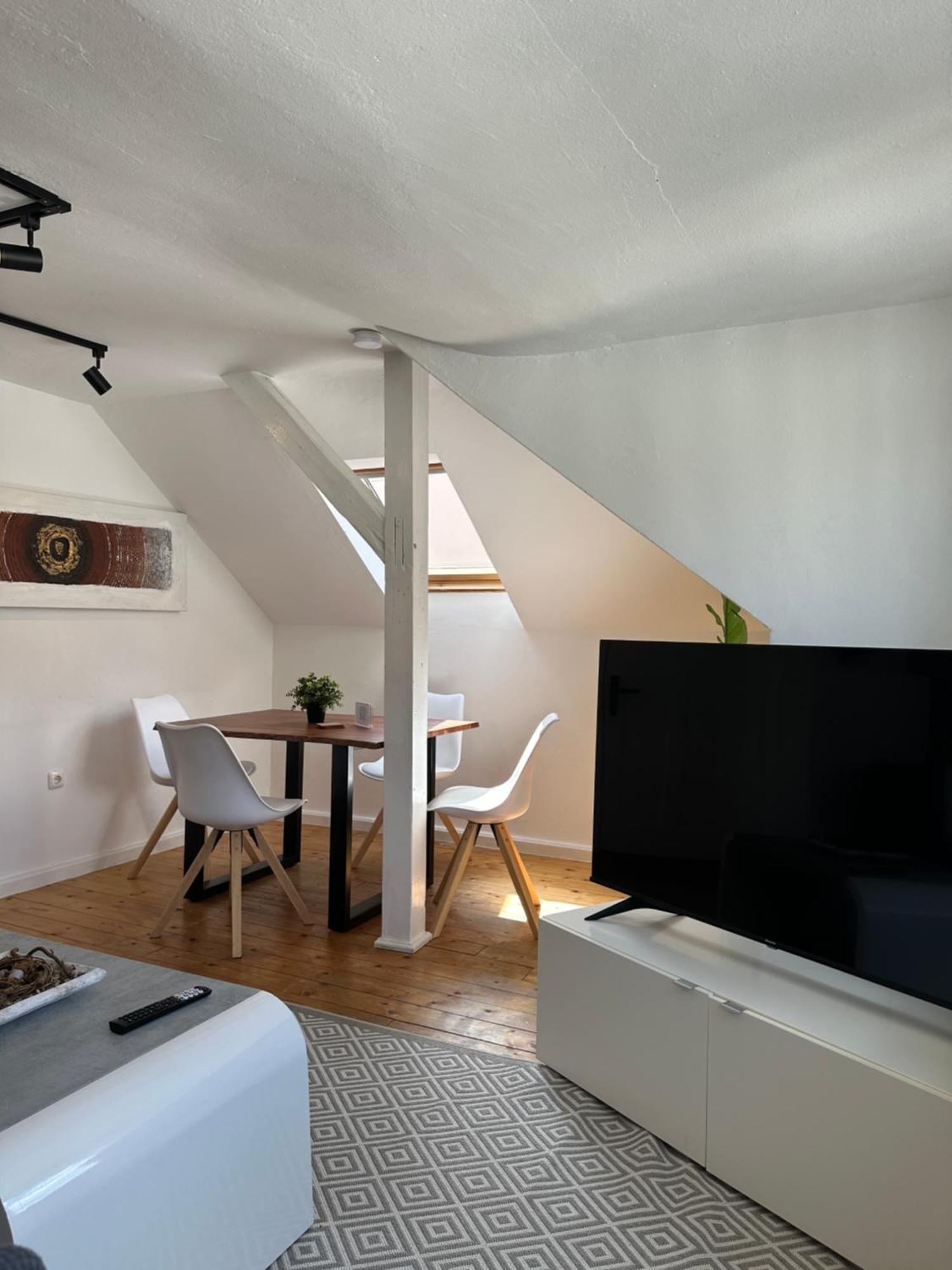 3ZKB Apartment, 75qm mit Parkplatz, zentral, ruhig, hell, top Ausstattung, Klima, Ideal für Paare, Familie und Business in OL, Etage2 DG Oldenburg Exterior foto